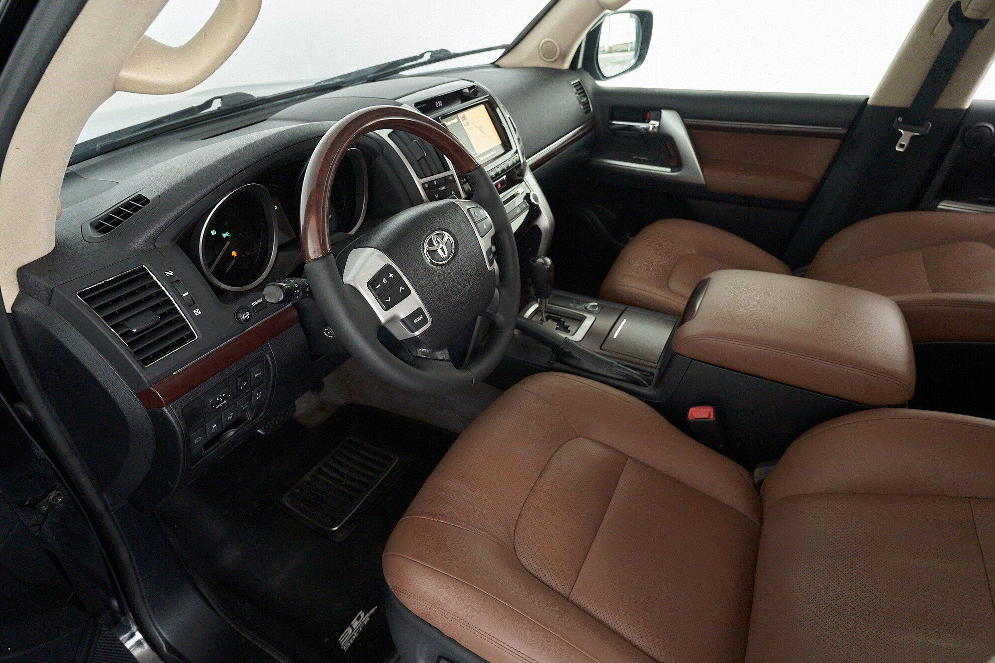 Toyota Land Cruiser 2014, черный