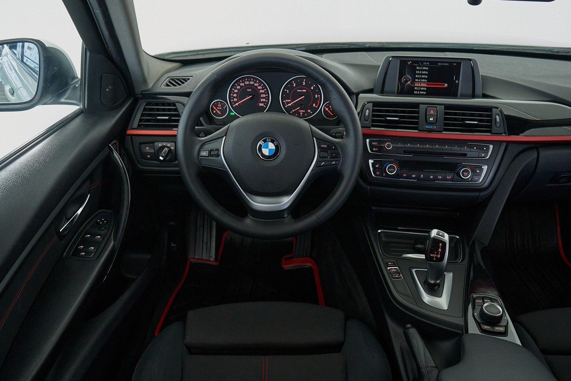 BMW 3 серии 2013, белый