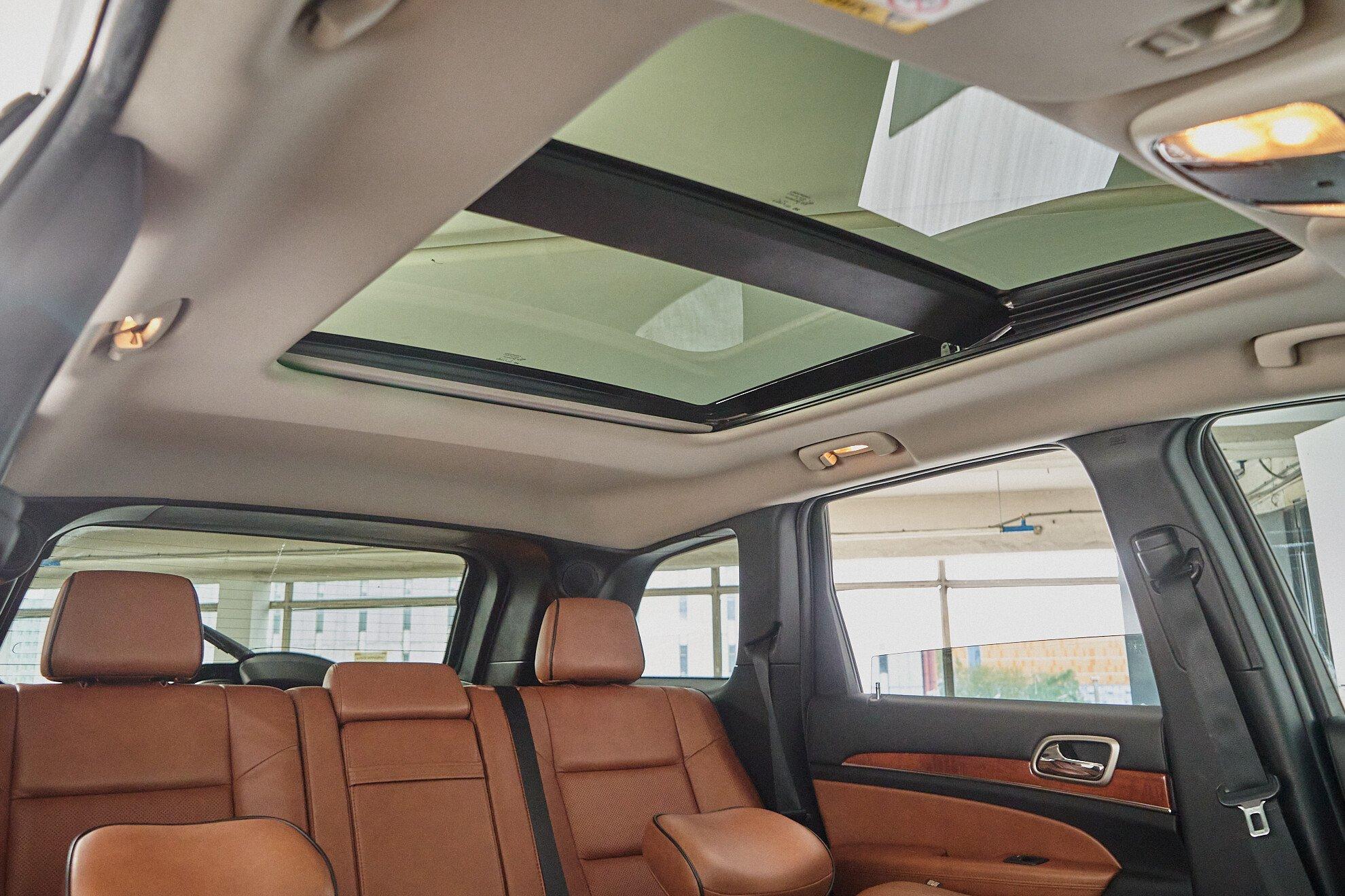 Jeep Grand Cherokee 2011, белый