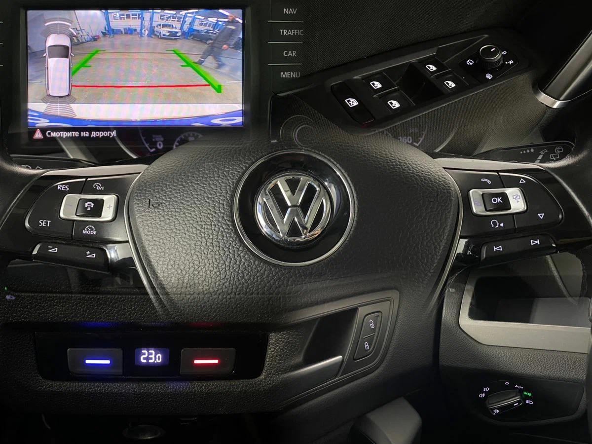Volkswagen Touran 2018, белый