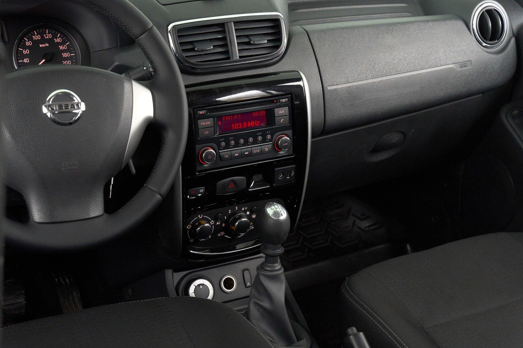 Nissan Terrano 2015, черный