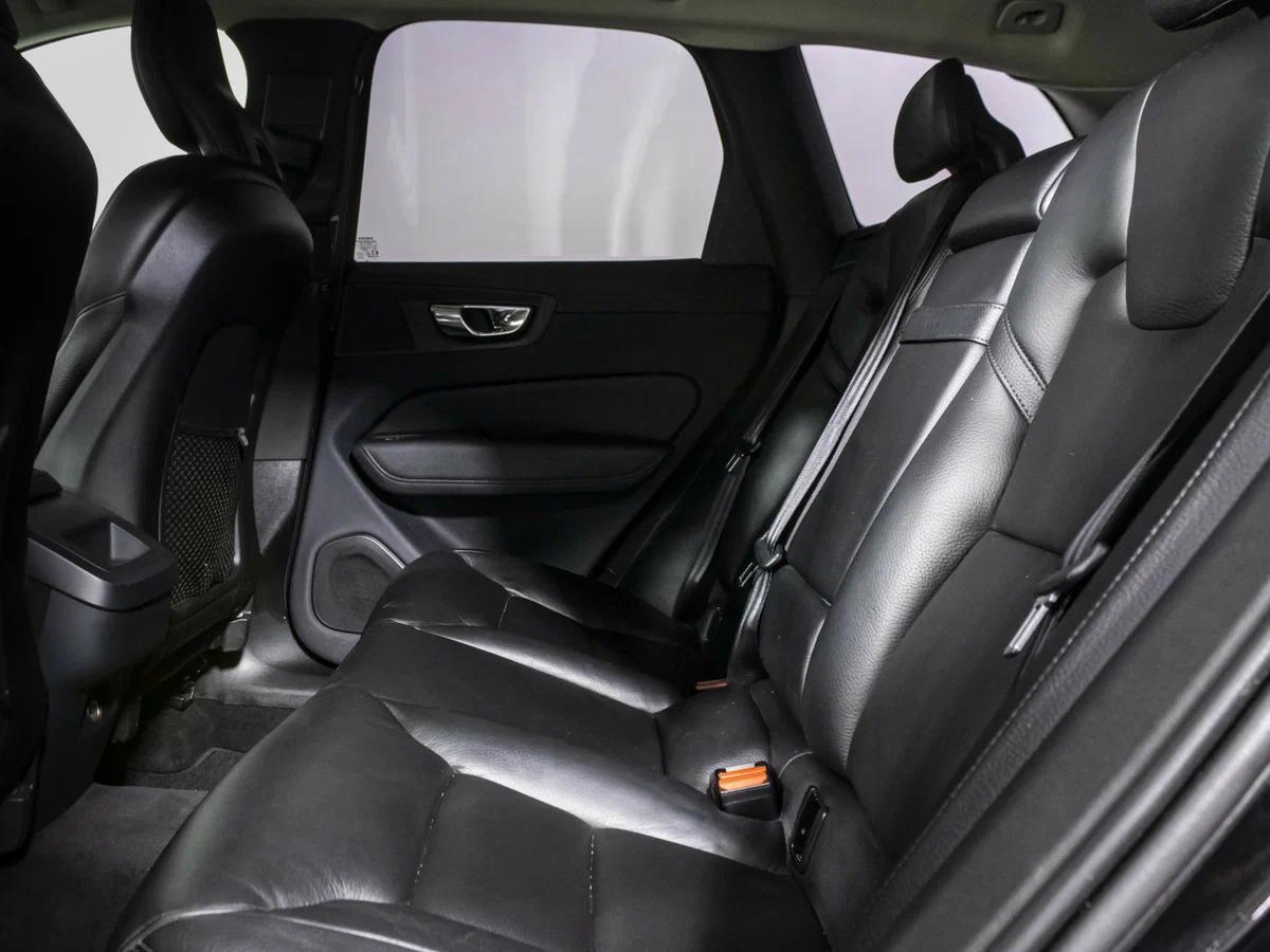 Volvo XC60 2020, черный