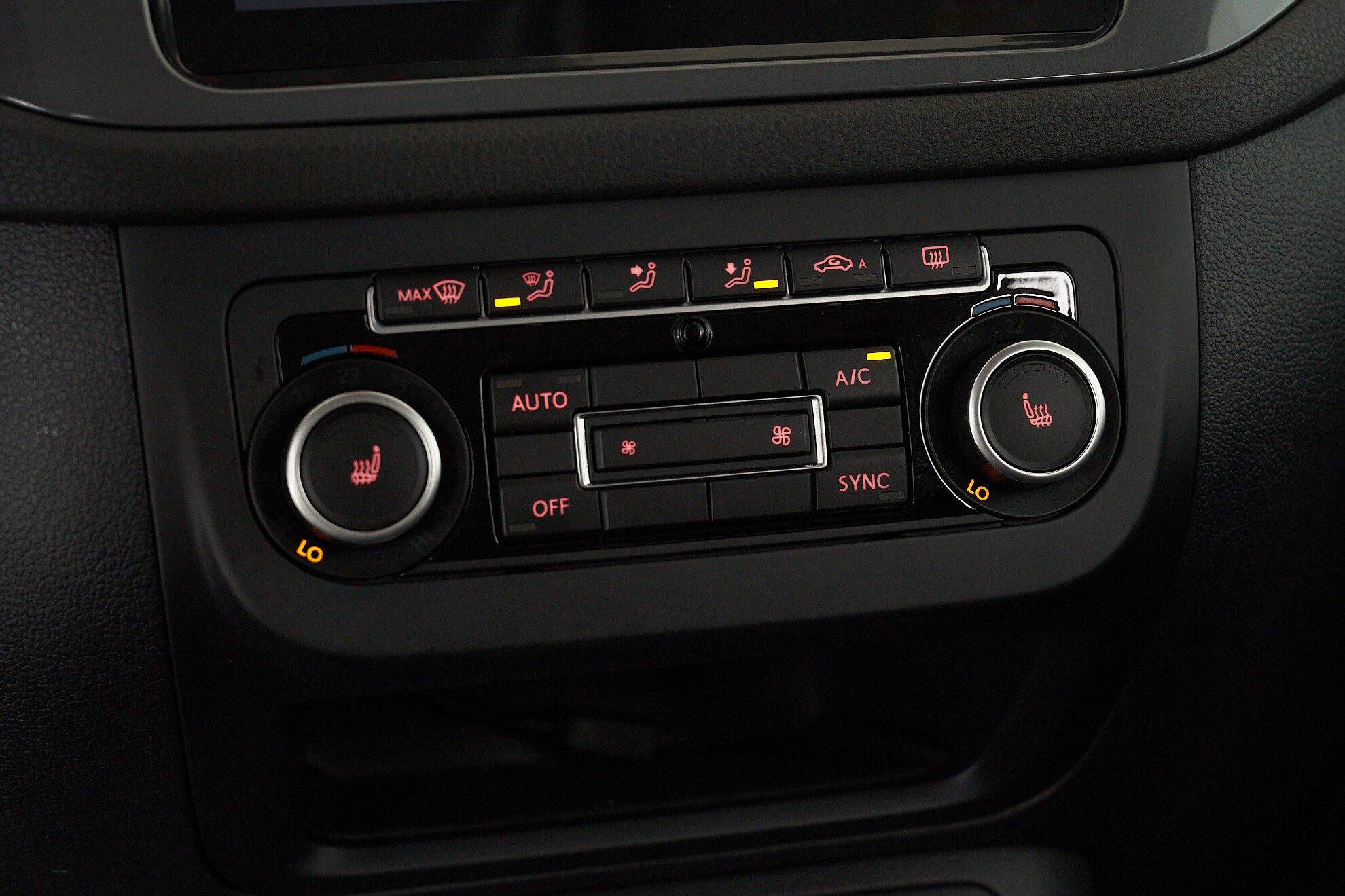 Volkswagen Tiguan 2013, черный
