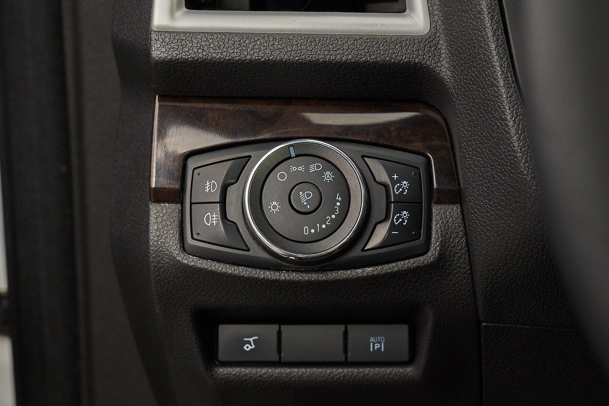 Ford Explorer 2013, белый