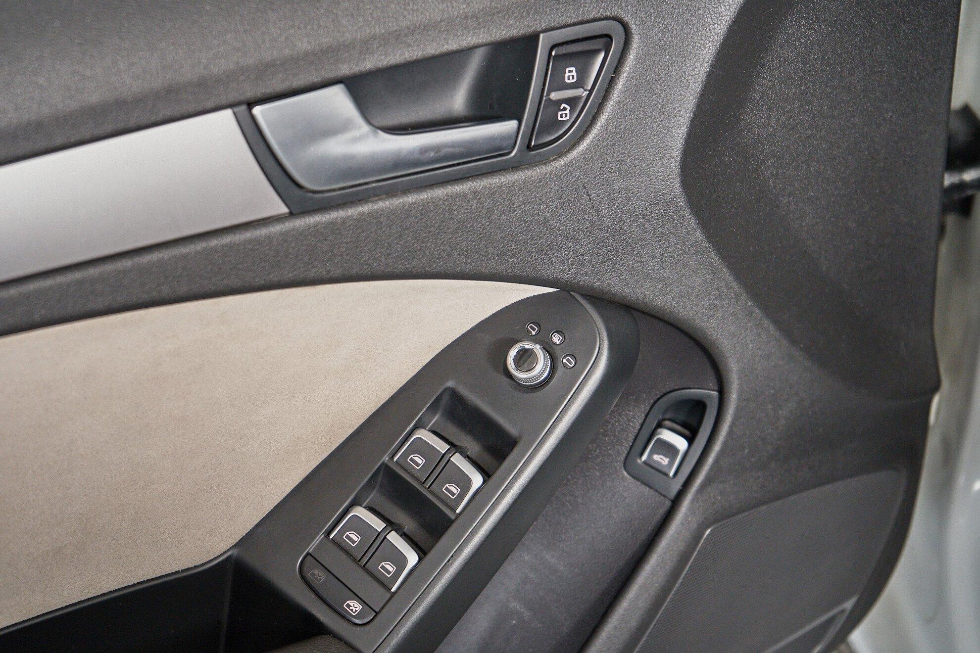 Audi A4 2014, белый