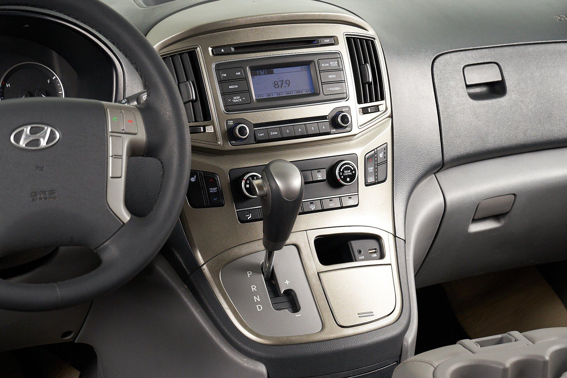 Hyundai Grand Starex 2016, серебряный