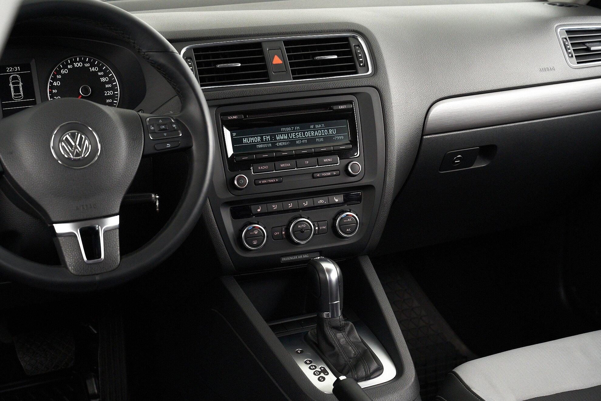 Volkswagen Jetta 2014, белый