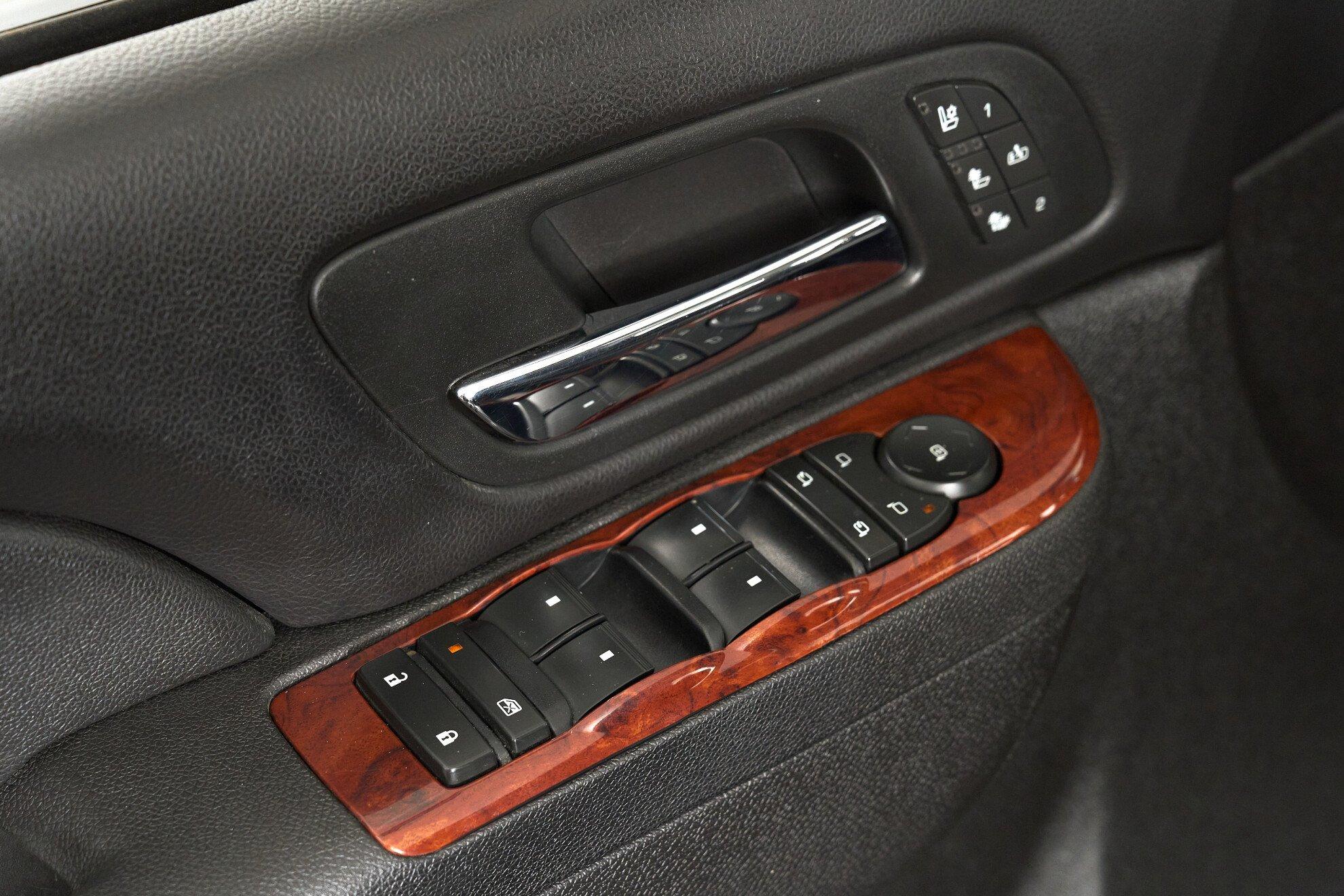Chevrolet Tahoe 2013, черный