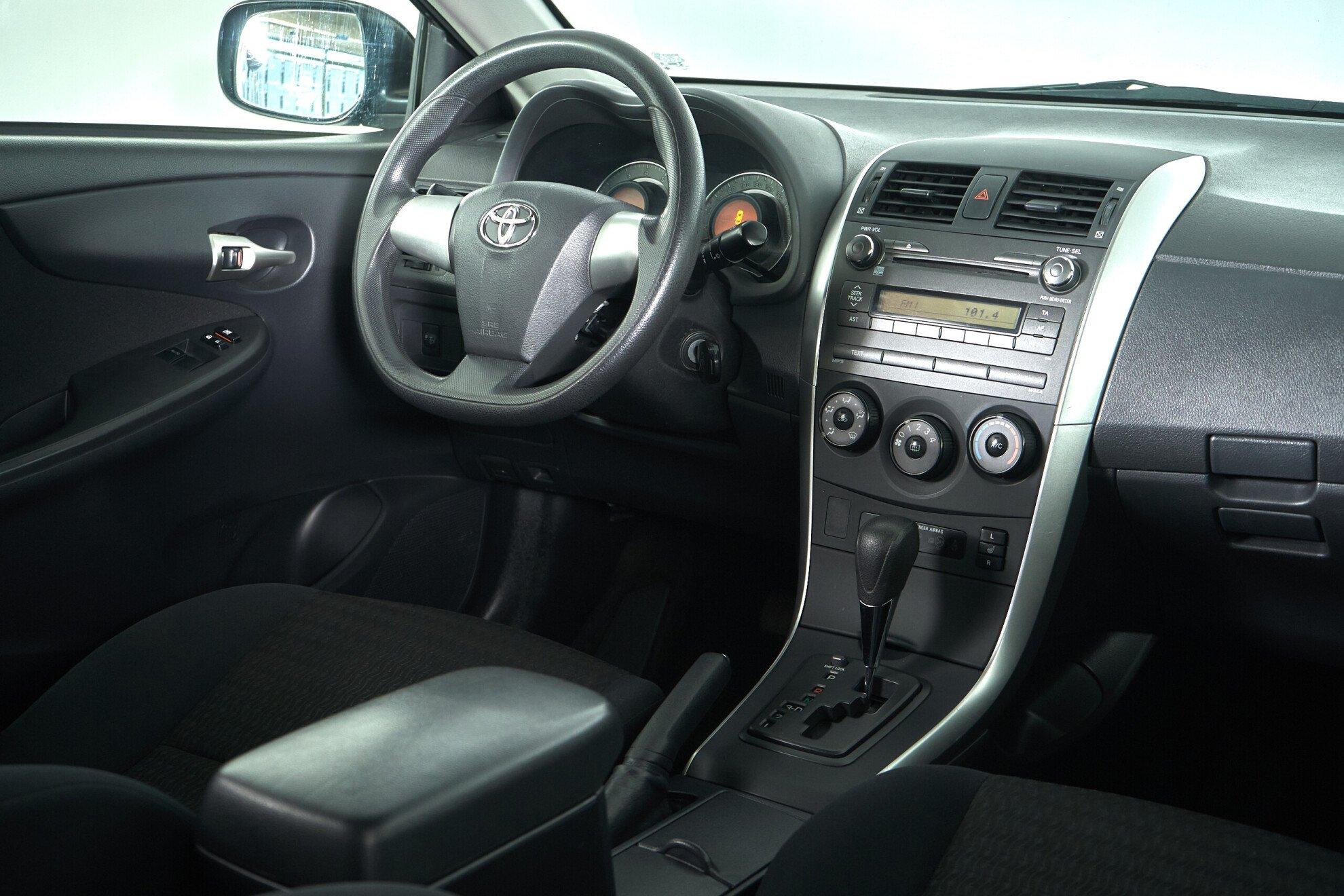 Toyota Corolla 2012, черный