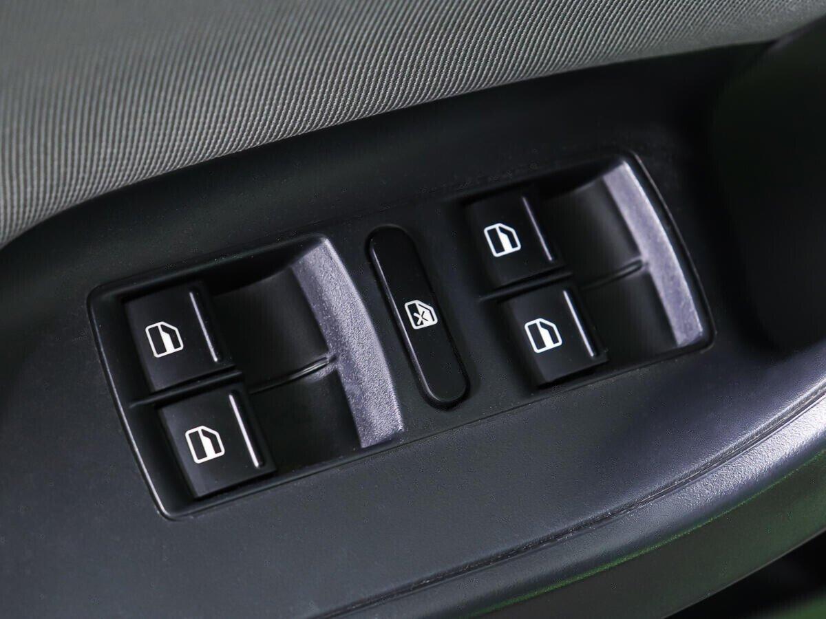 Seat Ibiza 2015, зеленый