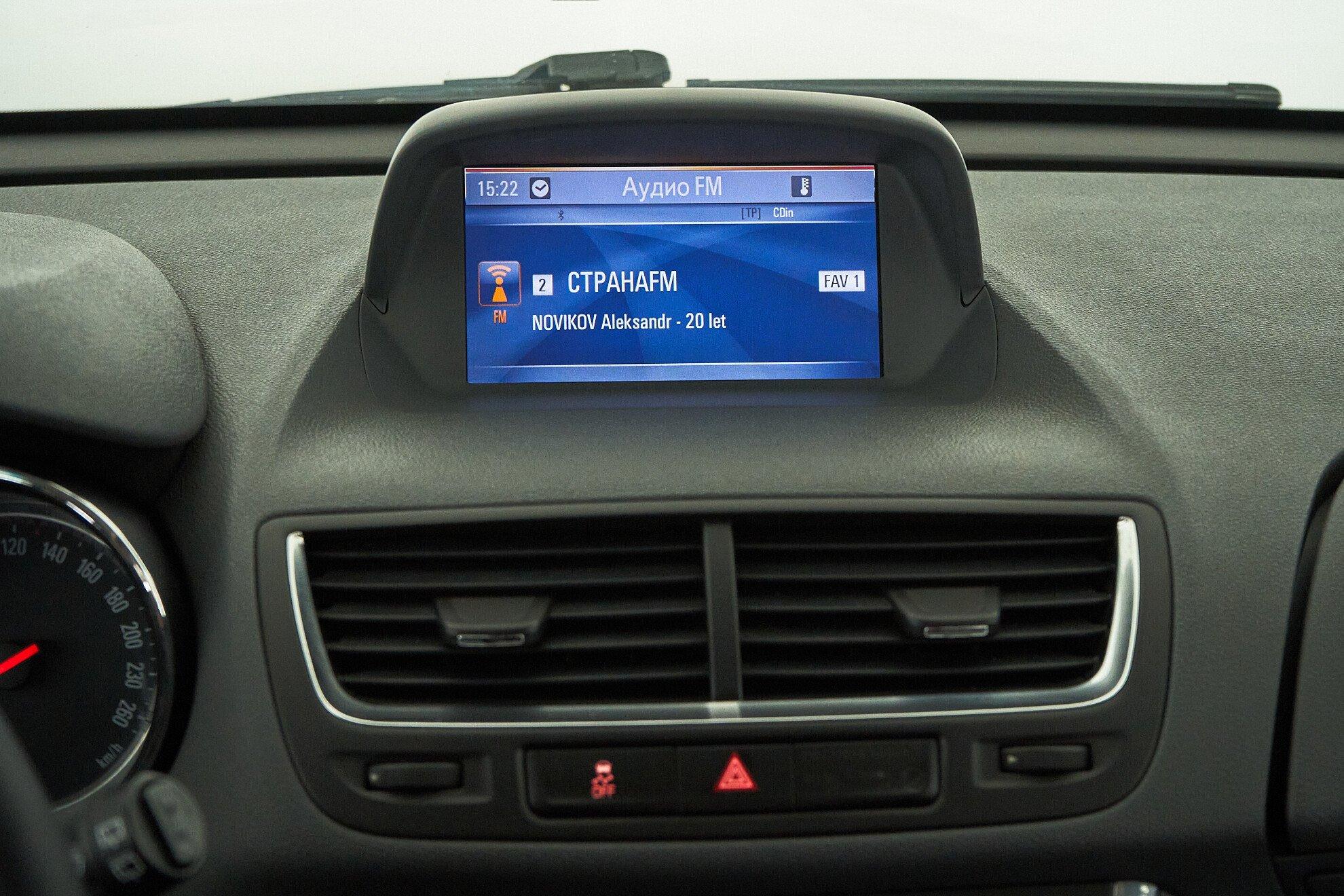 Opel Mokka 2013, белый