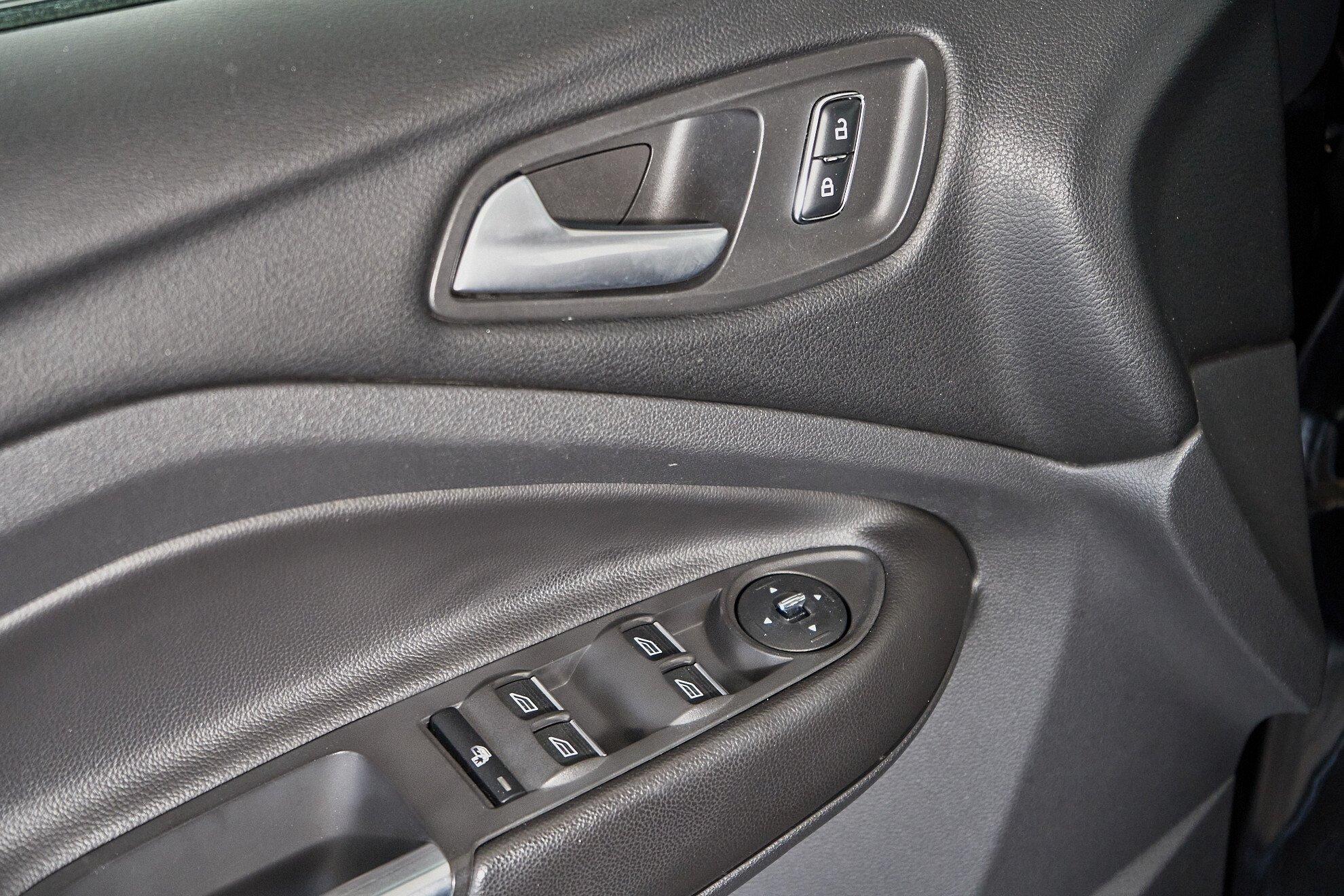 Ford Kuga 2013, черный