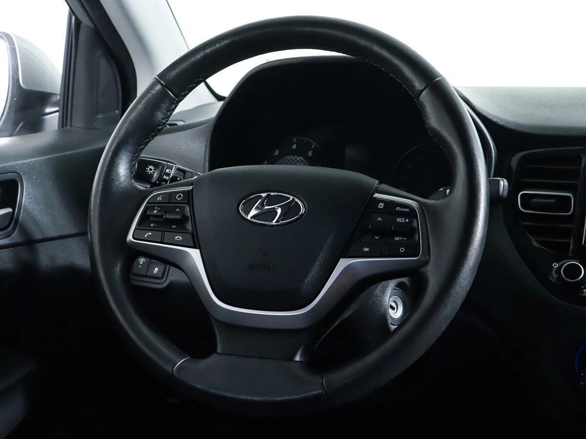 Hyundai Solaris 2022, серый