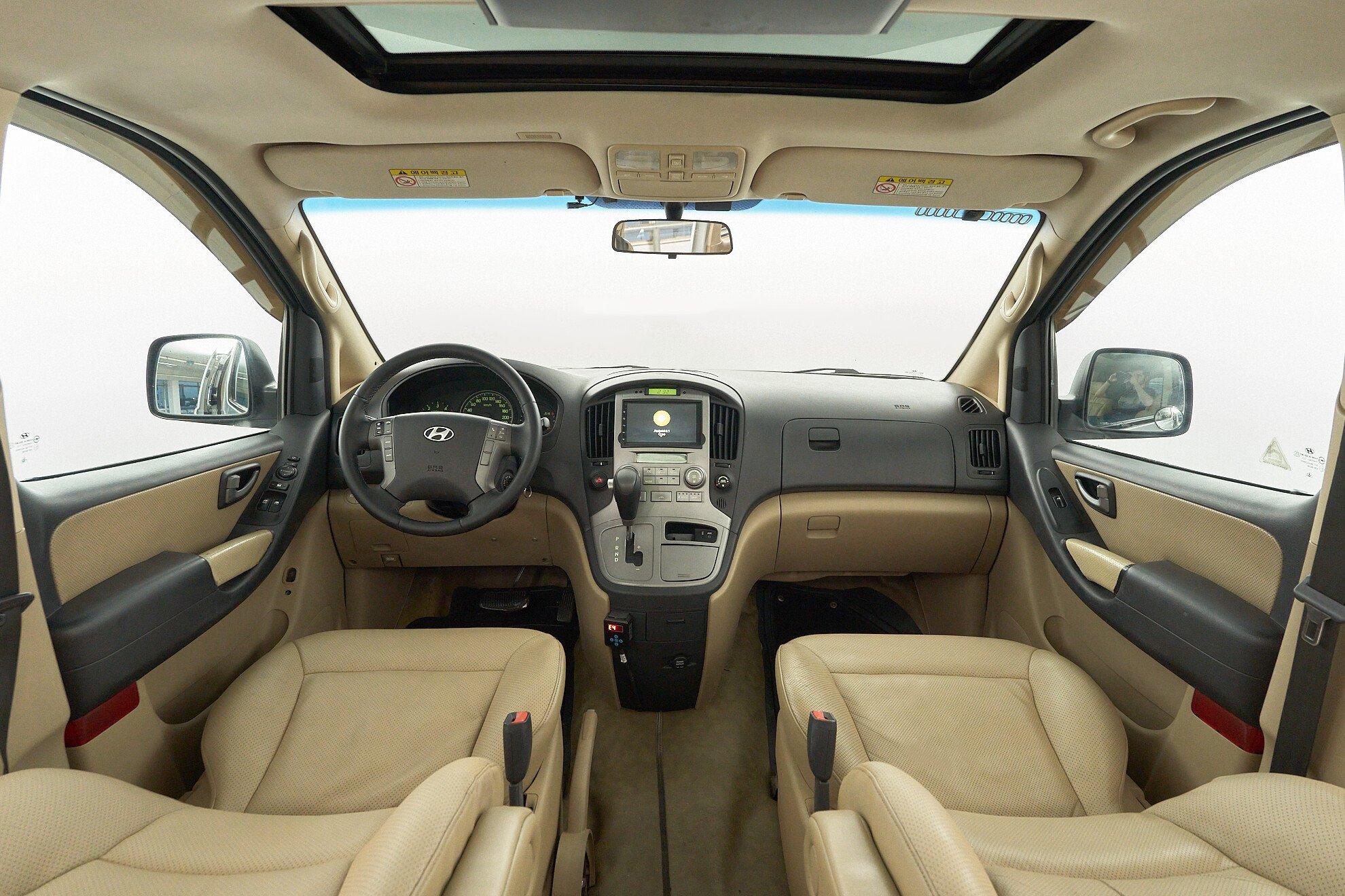 Hyundai Grand Starex 2008, серебряный