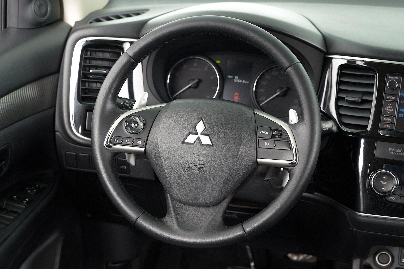 Mitsubishi Outlander 2013, белый