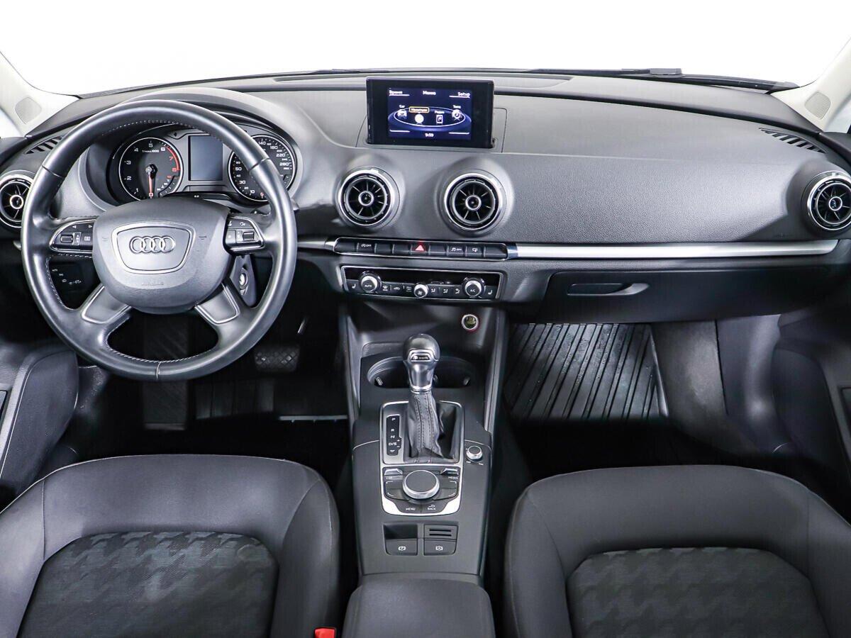 Audi A3 2016, белый