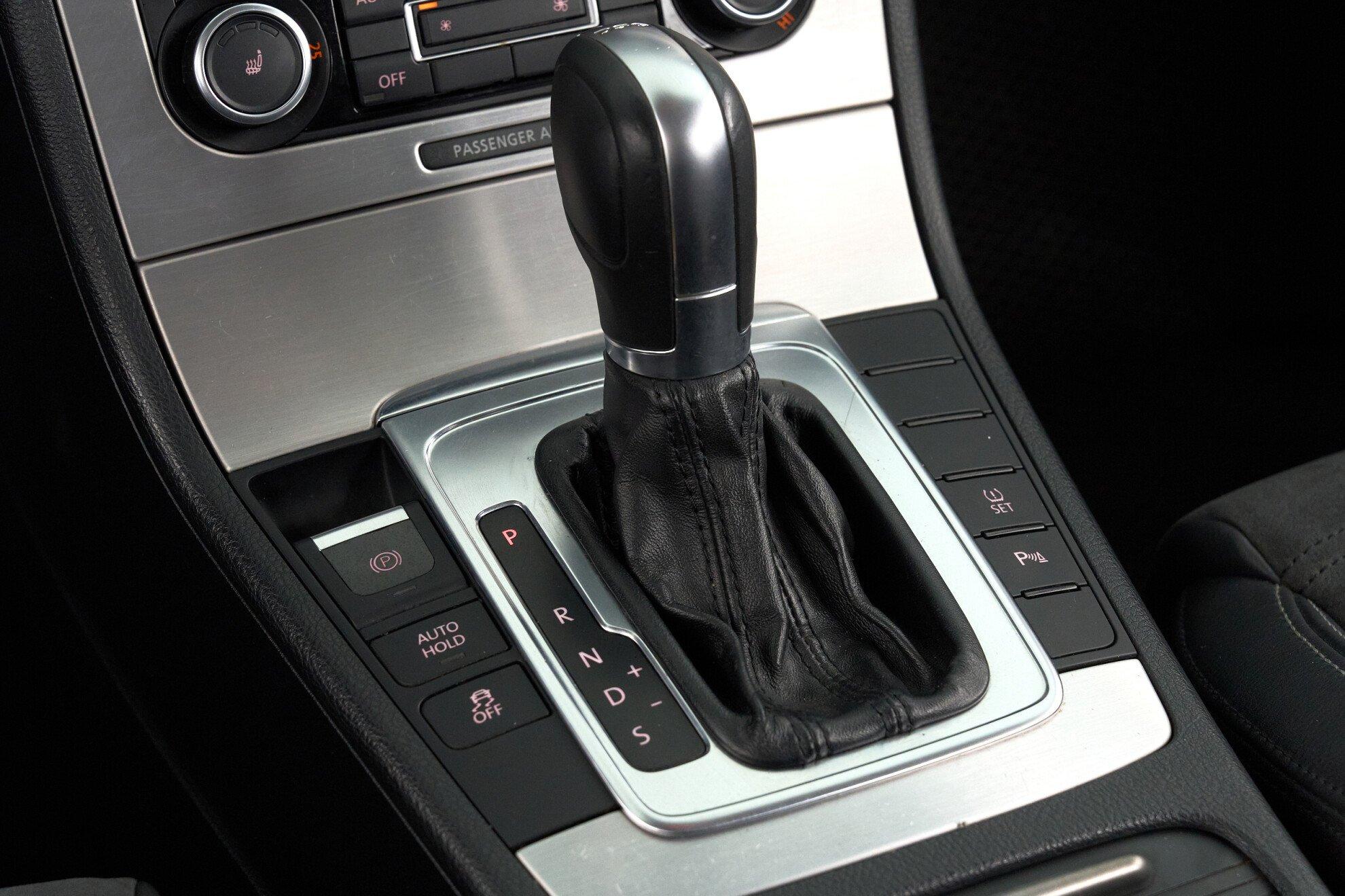Volkswagen Passat CC 2011, серый