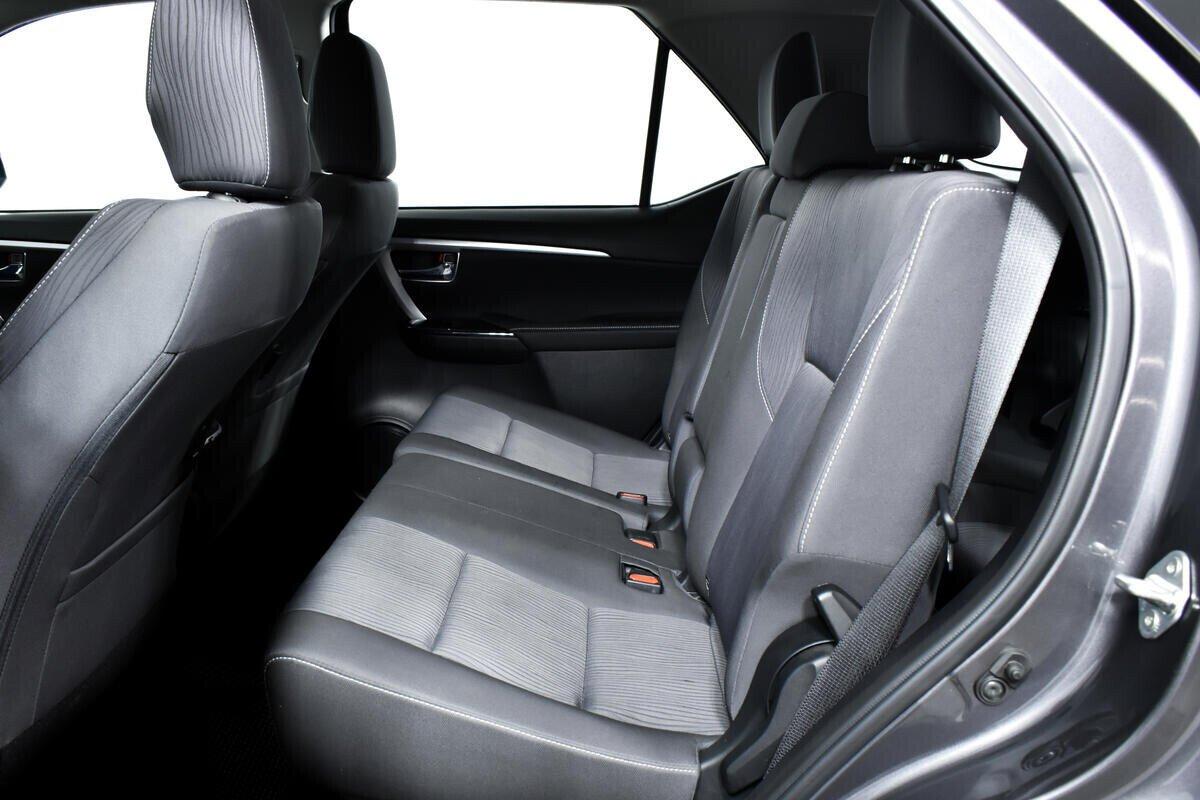 Toyota Fortuner 2021, серый