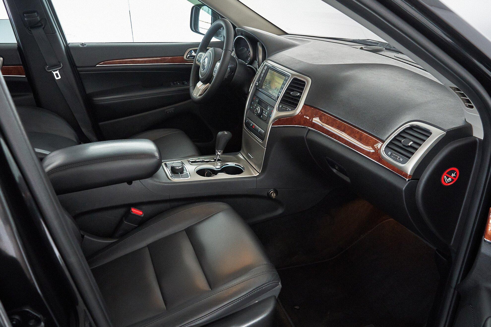 Jeep Grand Cherokee 2012, черный