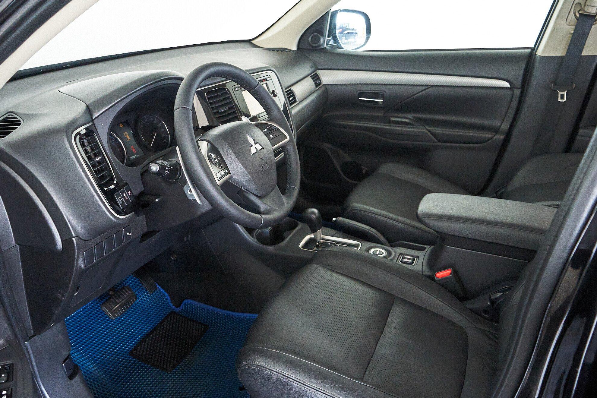 Mitsubishi Outlander 2012, черный