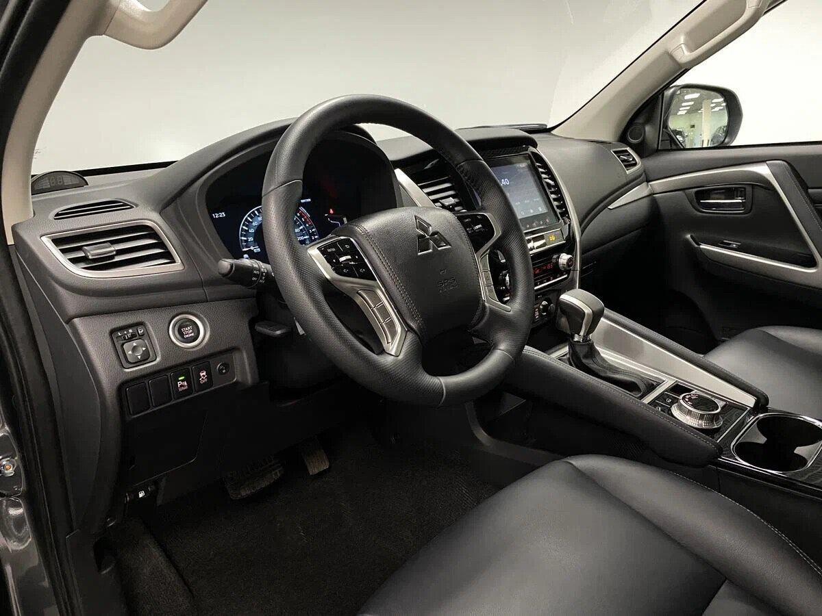 Mitsubishi Pajero Sport 2021, серый