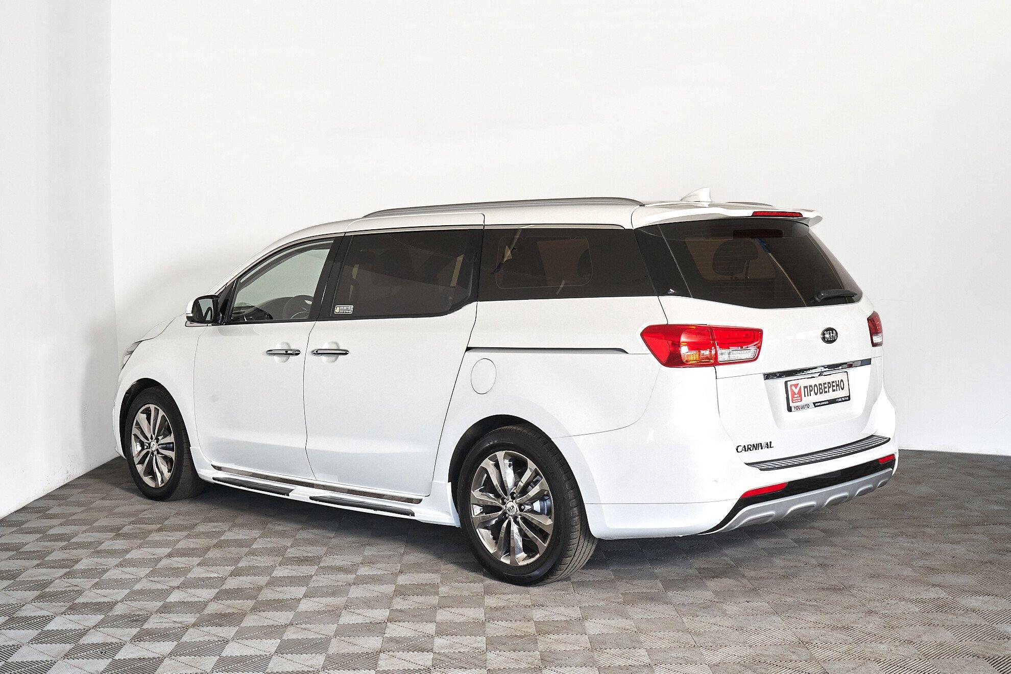 Kia Carnival 2017, белый