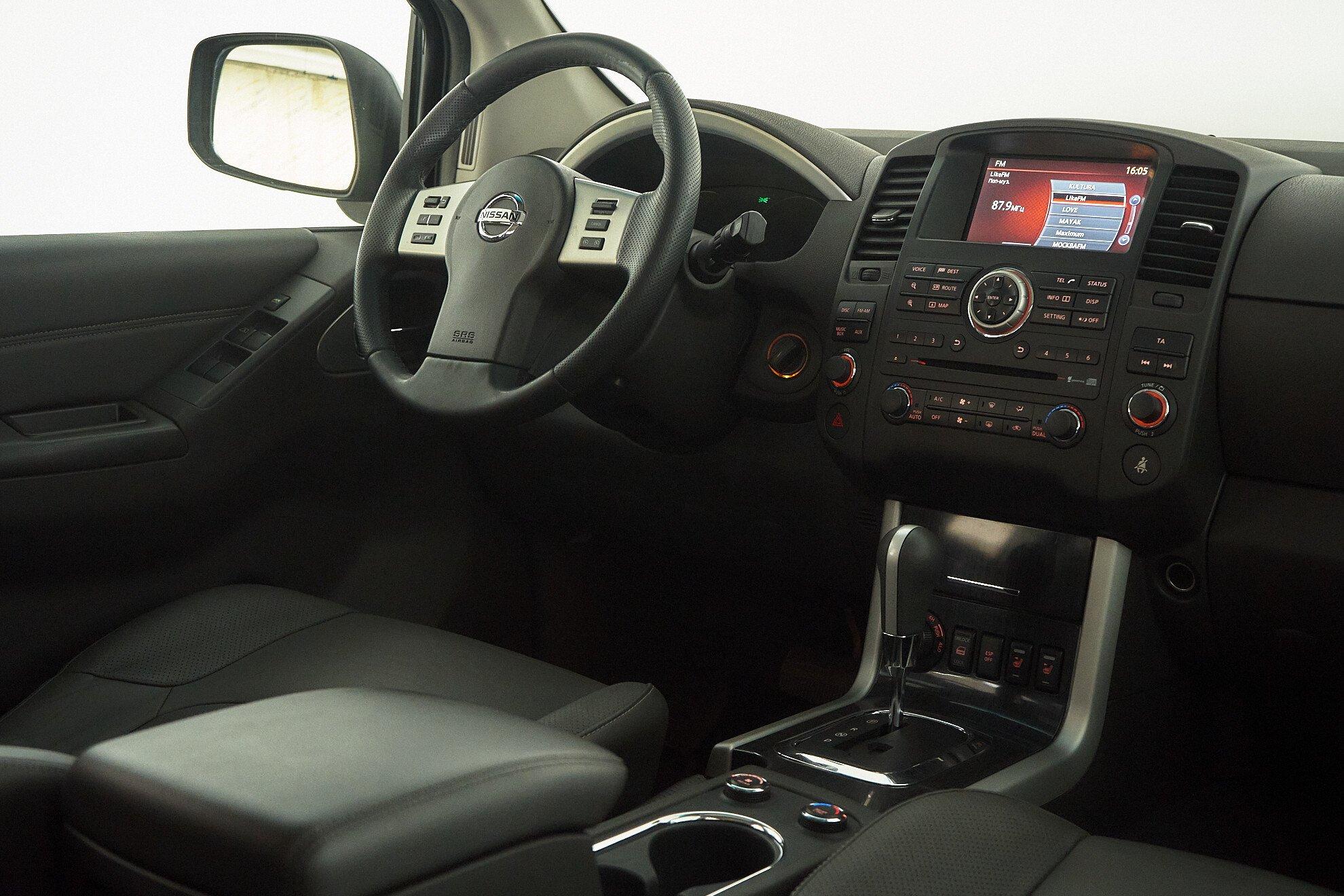 Nissan Pathfinder 2012, черный