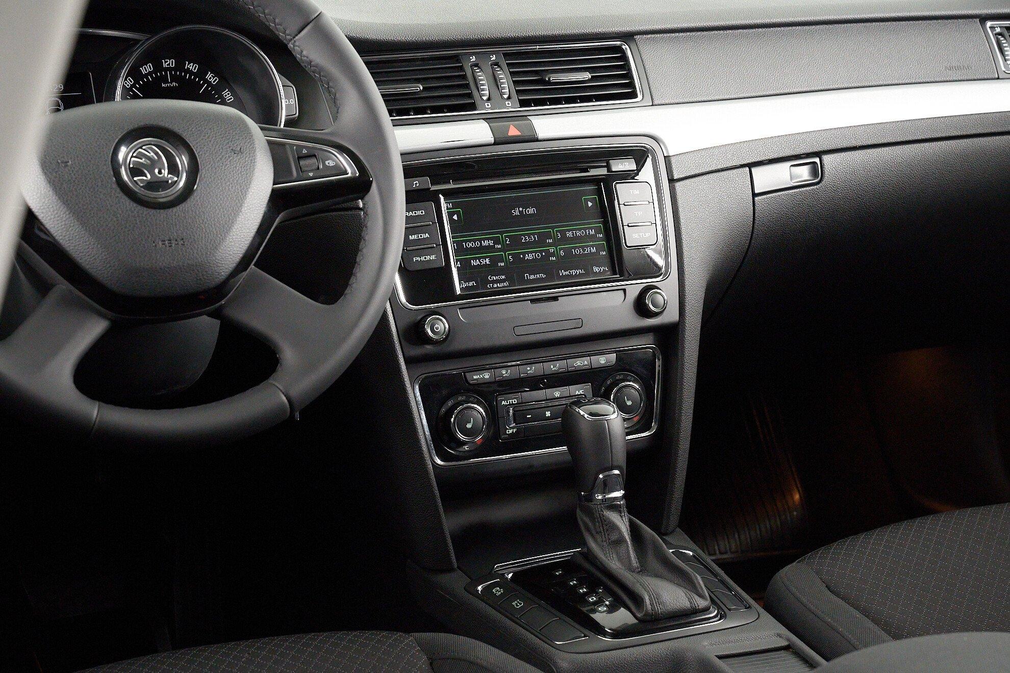 Skoda Superb 2013, белый