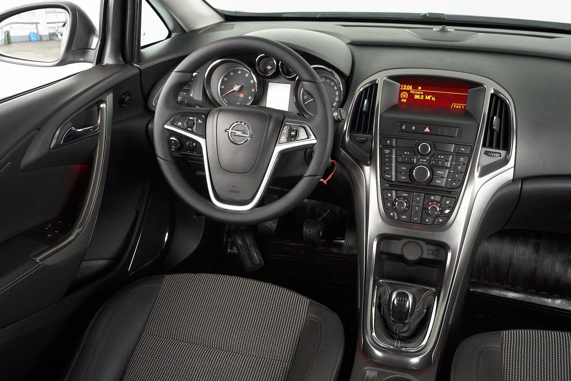 Opel Astra 2011, серый