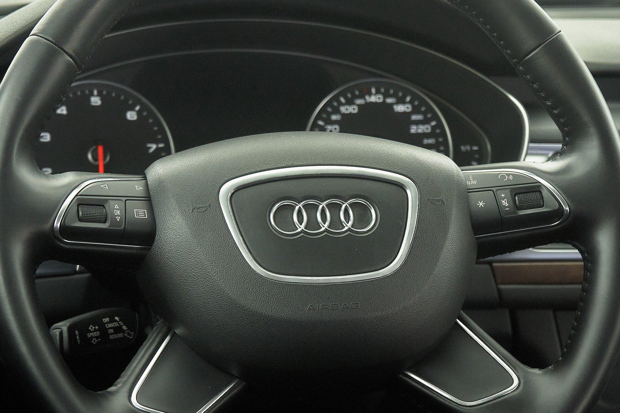 Audi A6 2011, белый