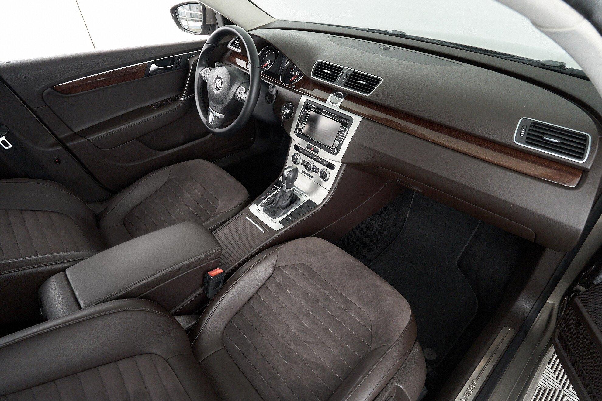 Volkswagen Passat 2013, бежевый
