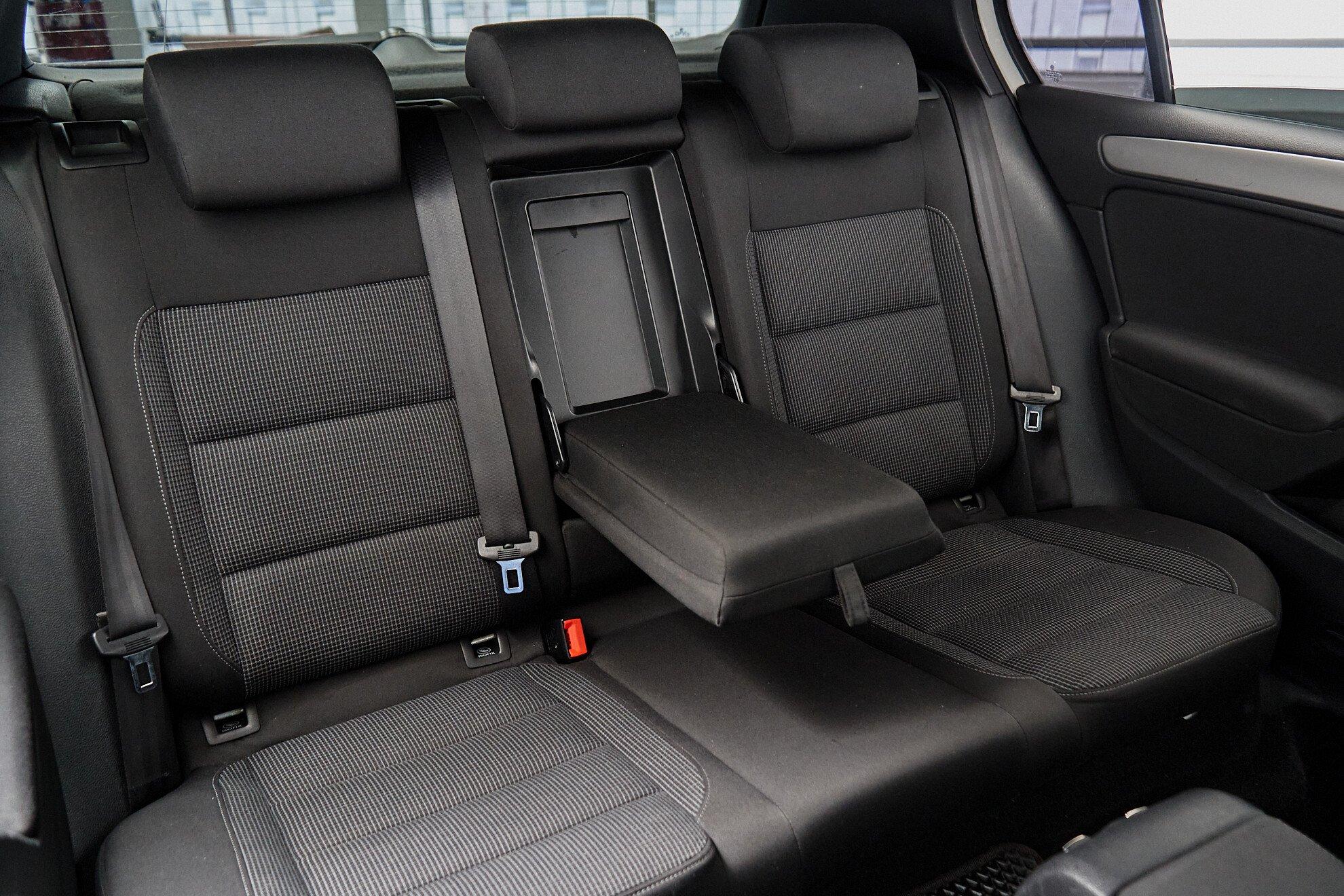 Volkswagen Golf 2012, белый