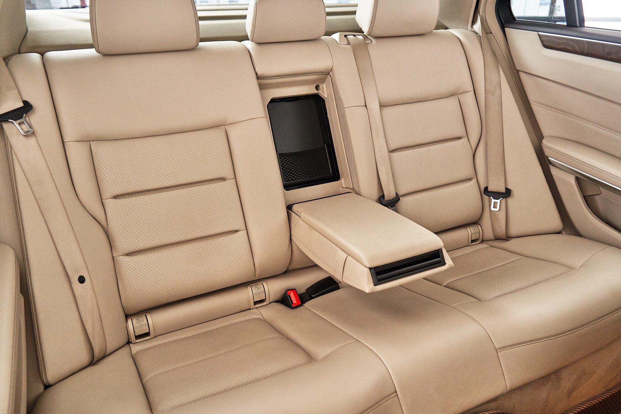 Mercedes-Benz E-Класс 2013, белый