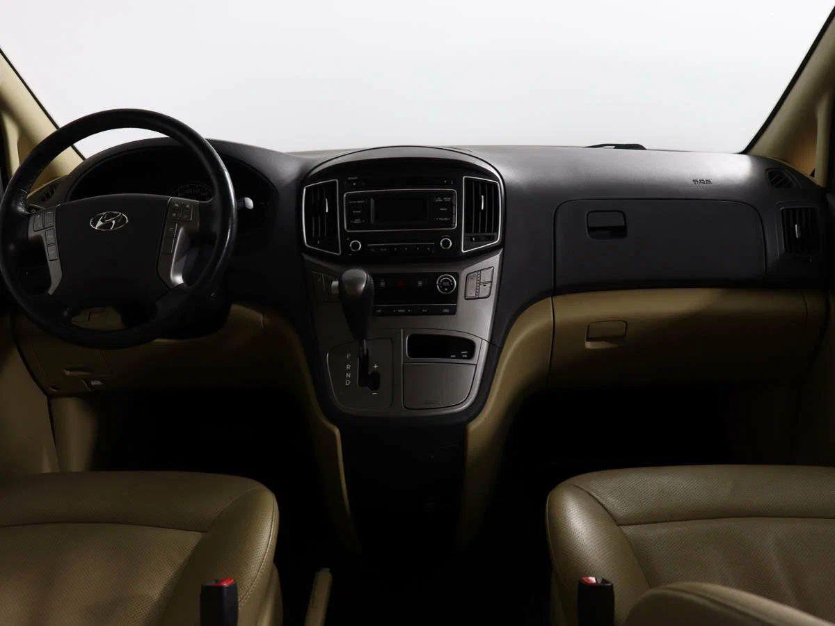 Hyundai H-1 2016, белый