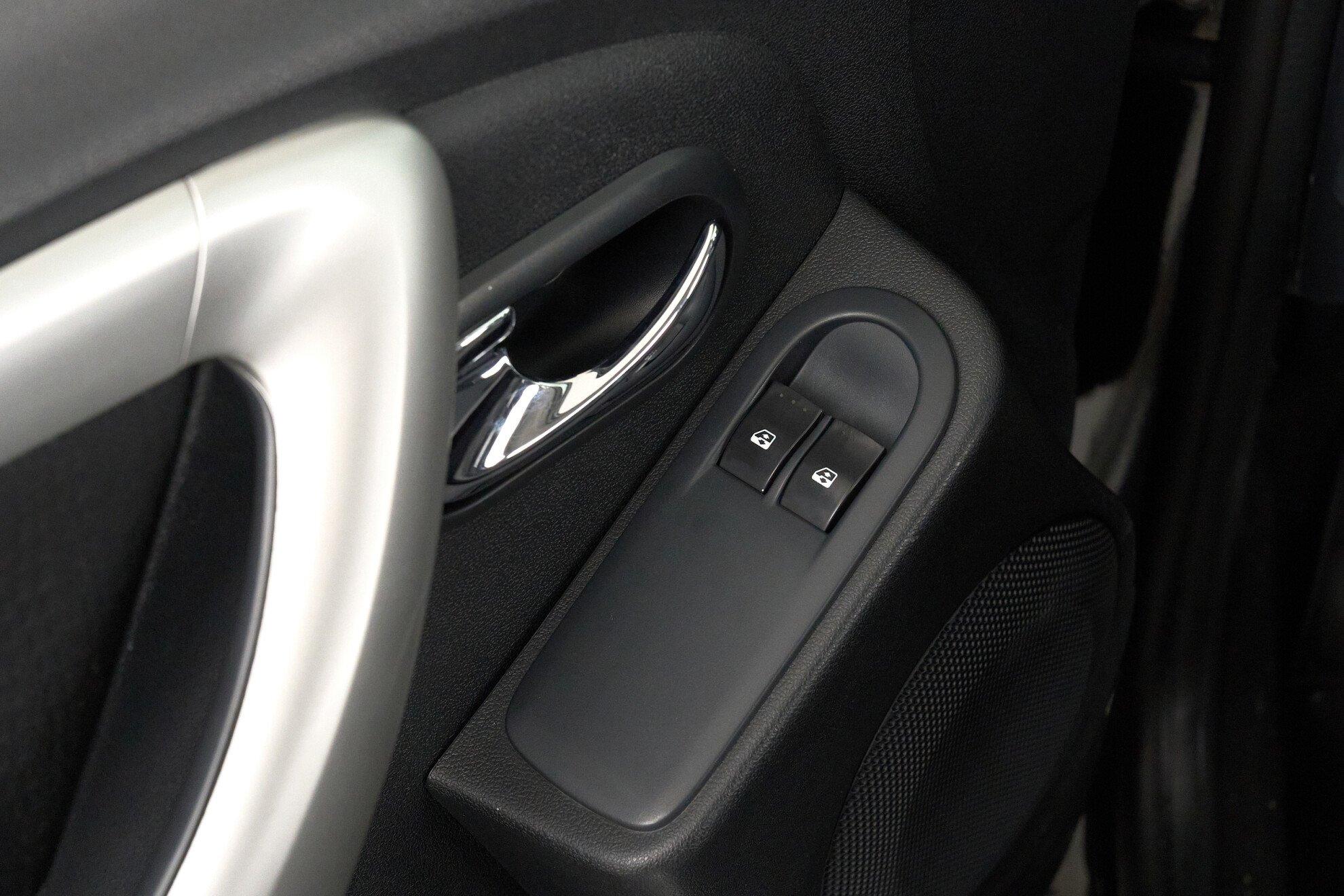 Nissan Terrano 2015, черный