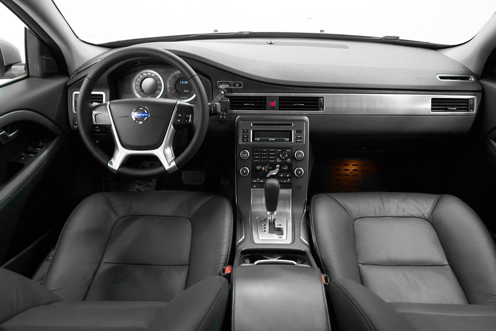 Volvo S80 2010, серебряный