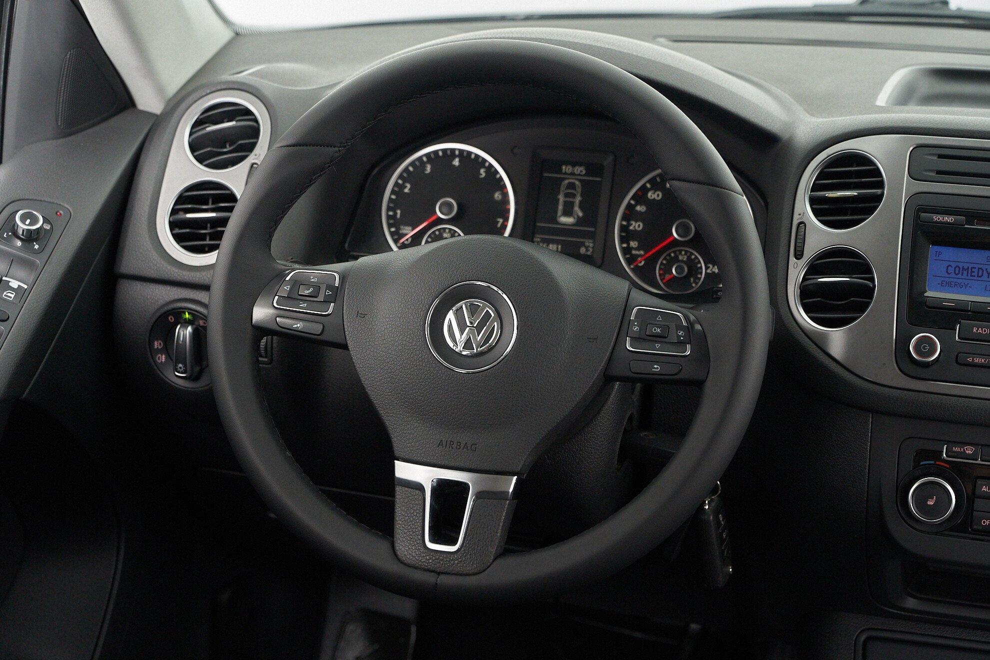 Volkswagen Tiguan 2011, серебряный