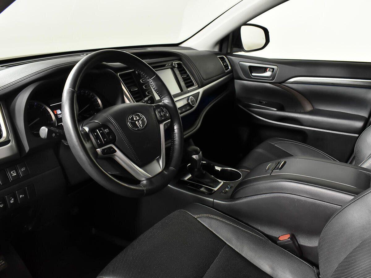 Toyota Highlander 2018, красный