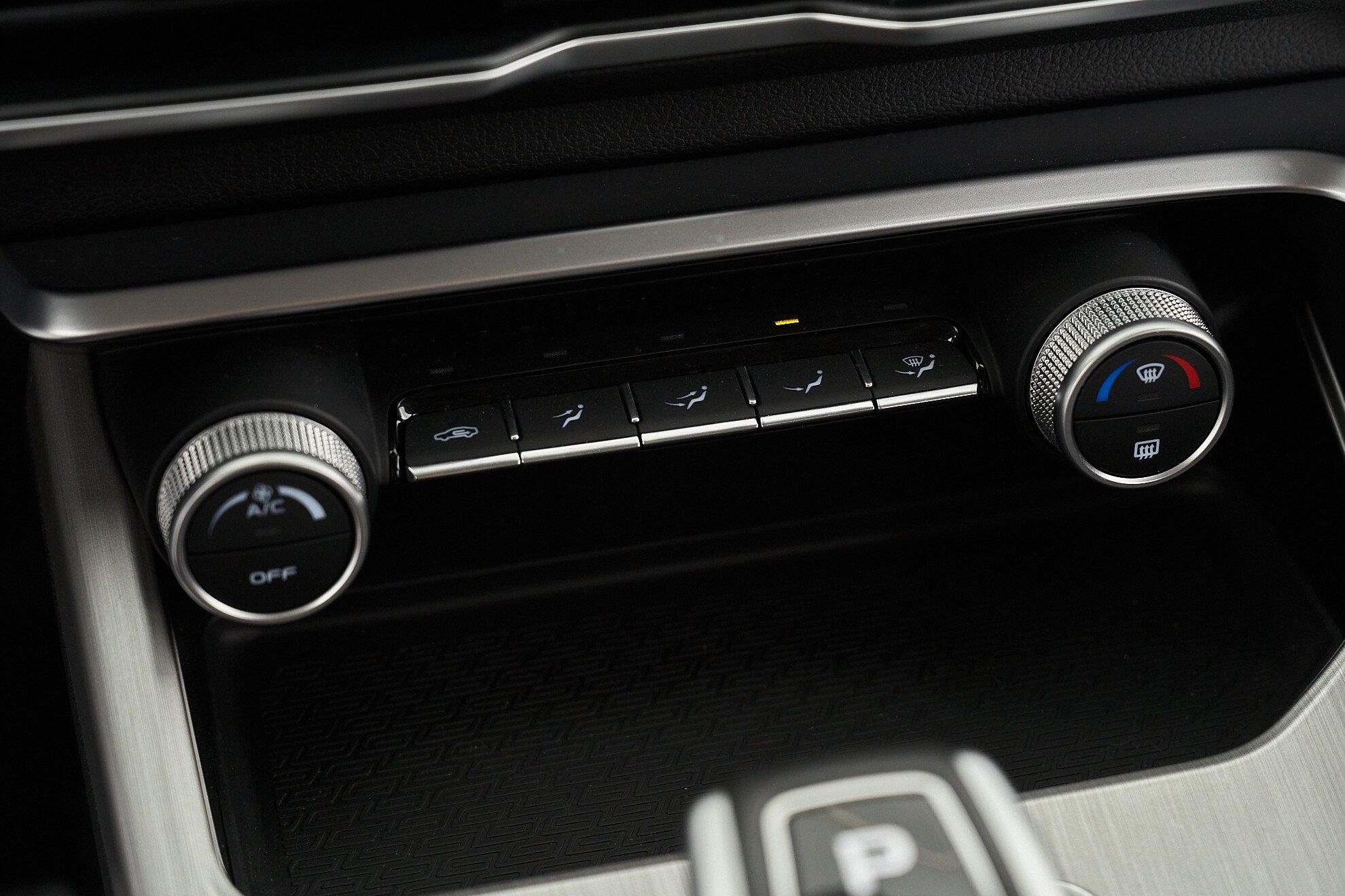 Geely Coolray 2021, белый