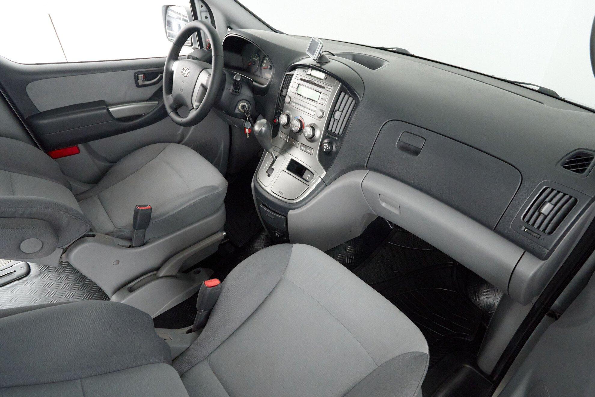 Hyundai Grand Starex 2010, серый