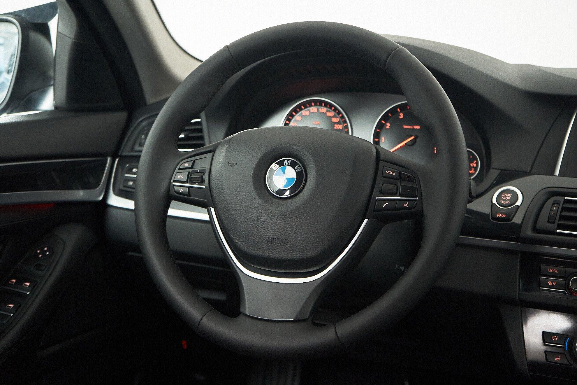 BMW 5 серии 2012, черный