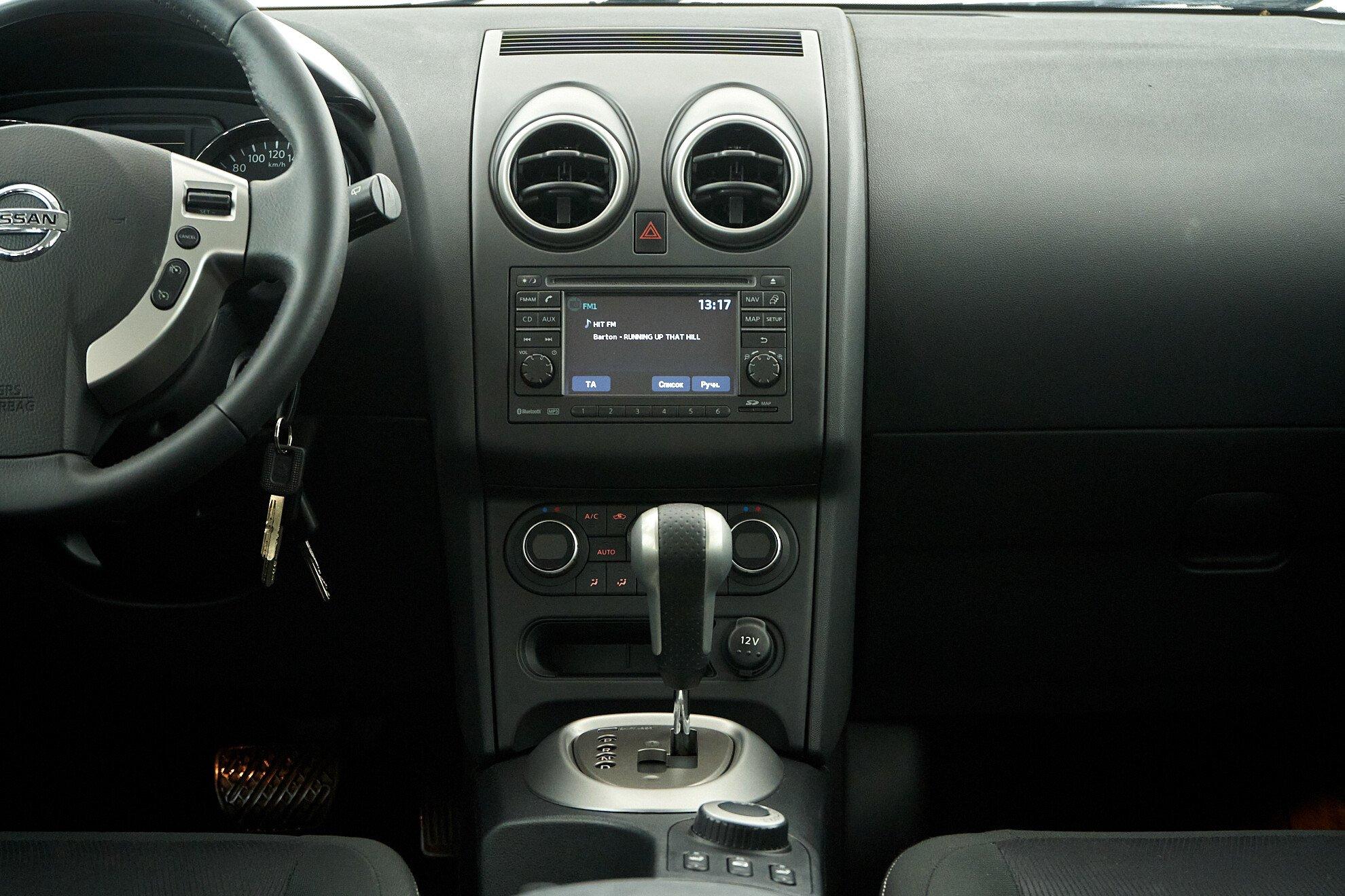 Nissan Qashqai 2013, красный
