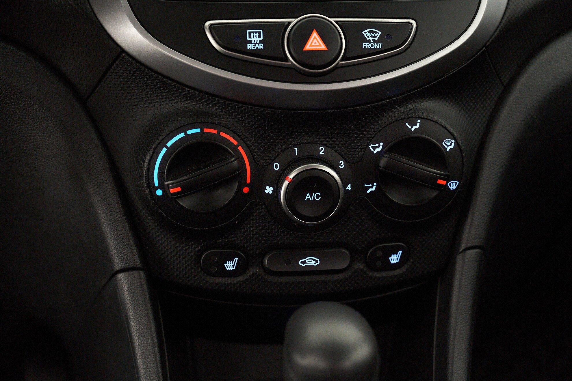 Hyundai Solaris 2015, серый