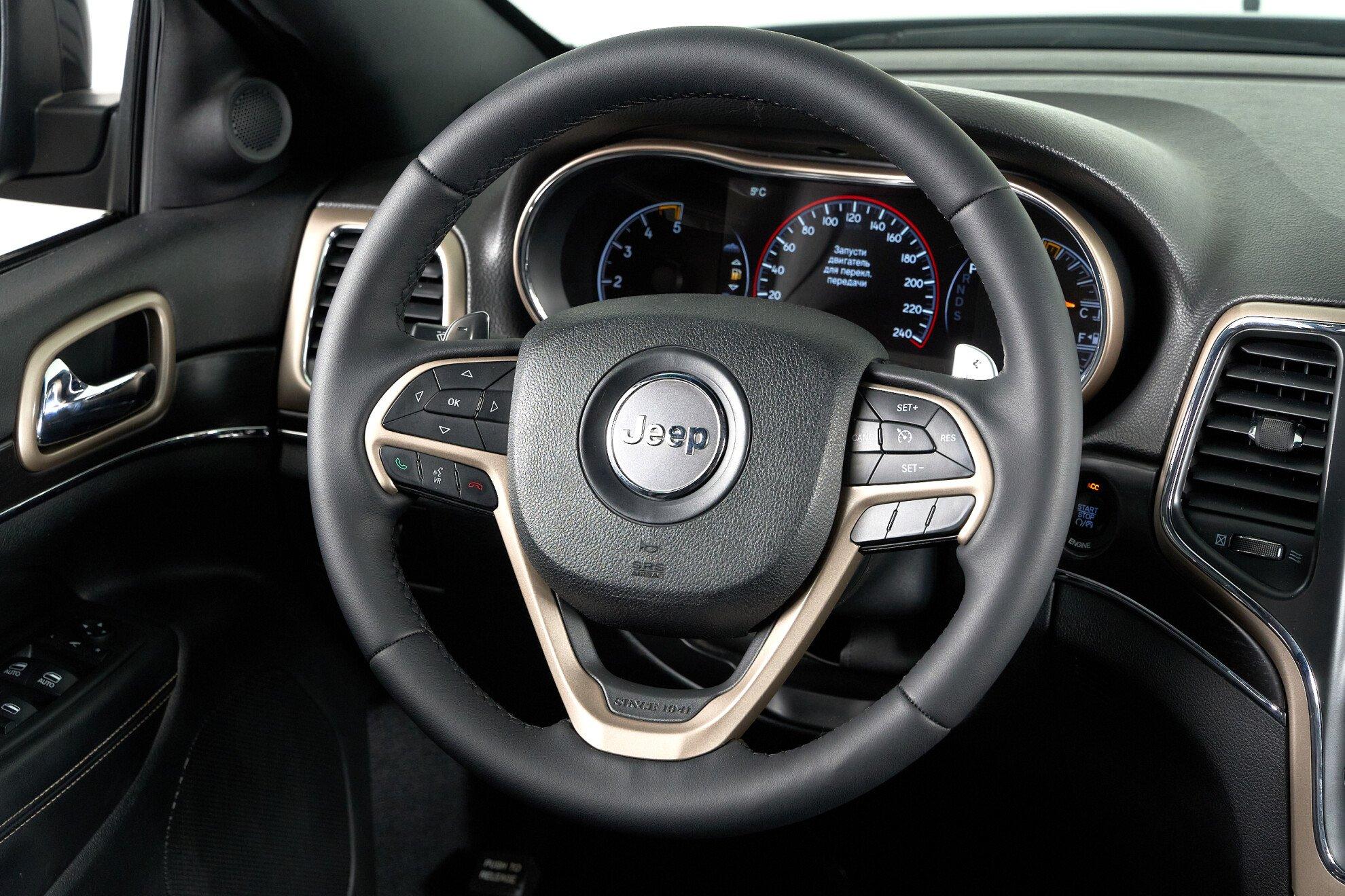 Jeep Grand Cherokee 2013, серый