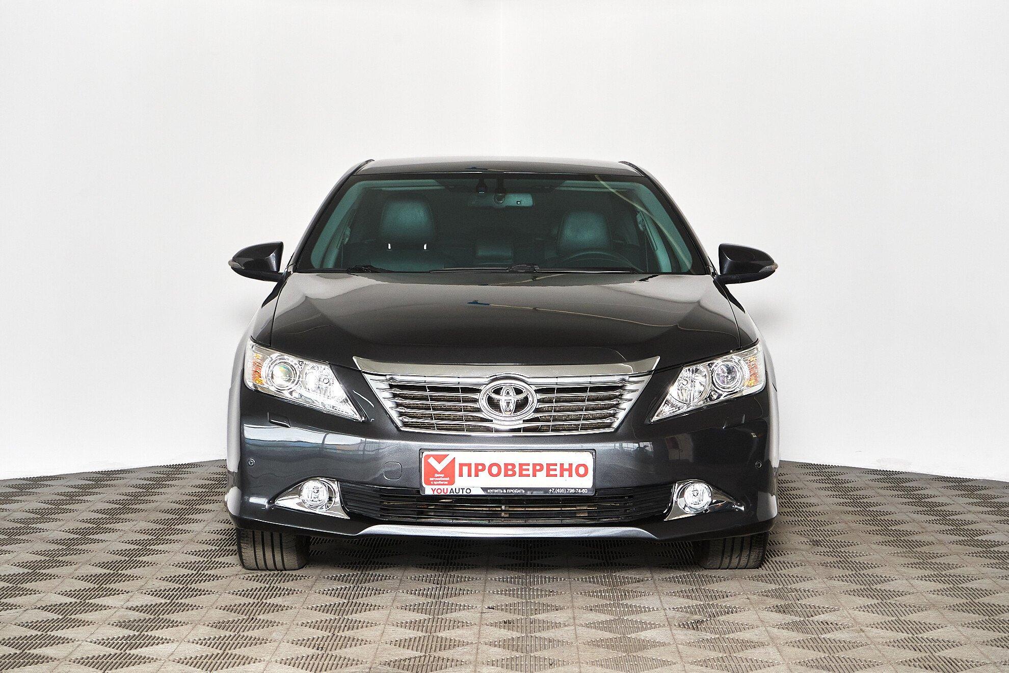 Toyota Camry 2013, серый