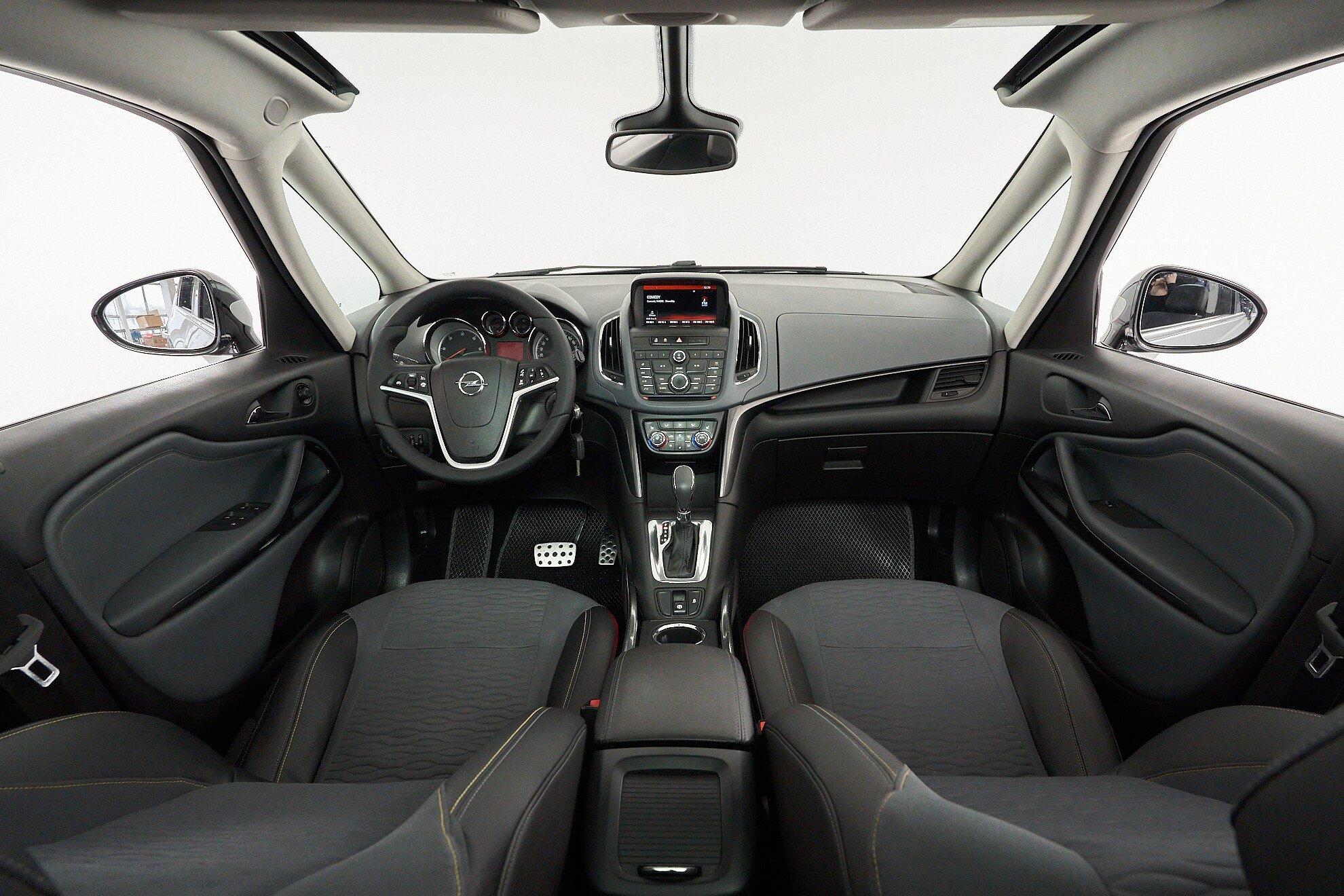 Opel Zafira 2015, серебряный