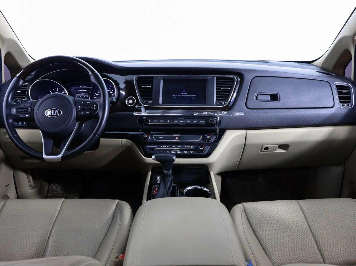 Kia Carnival 2017, белый