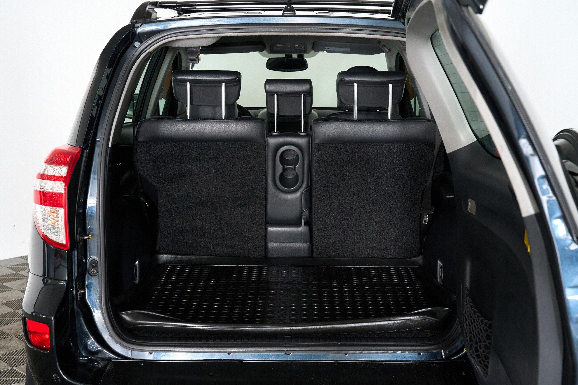 Toyota RAV4 2010, черный