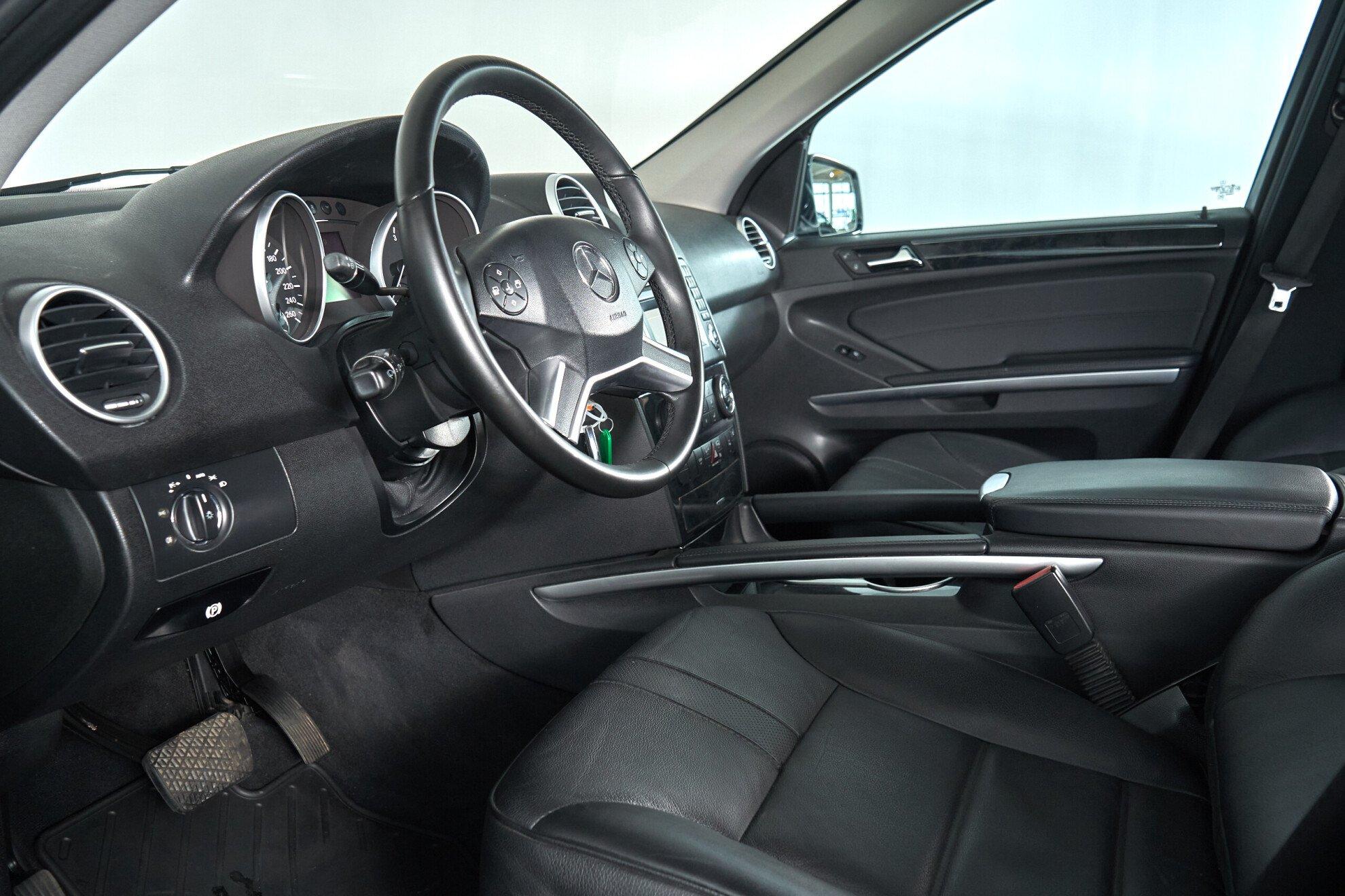 Mercedes-Benz M-Класс 2011, черный