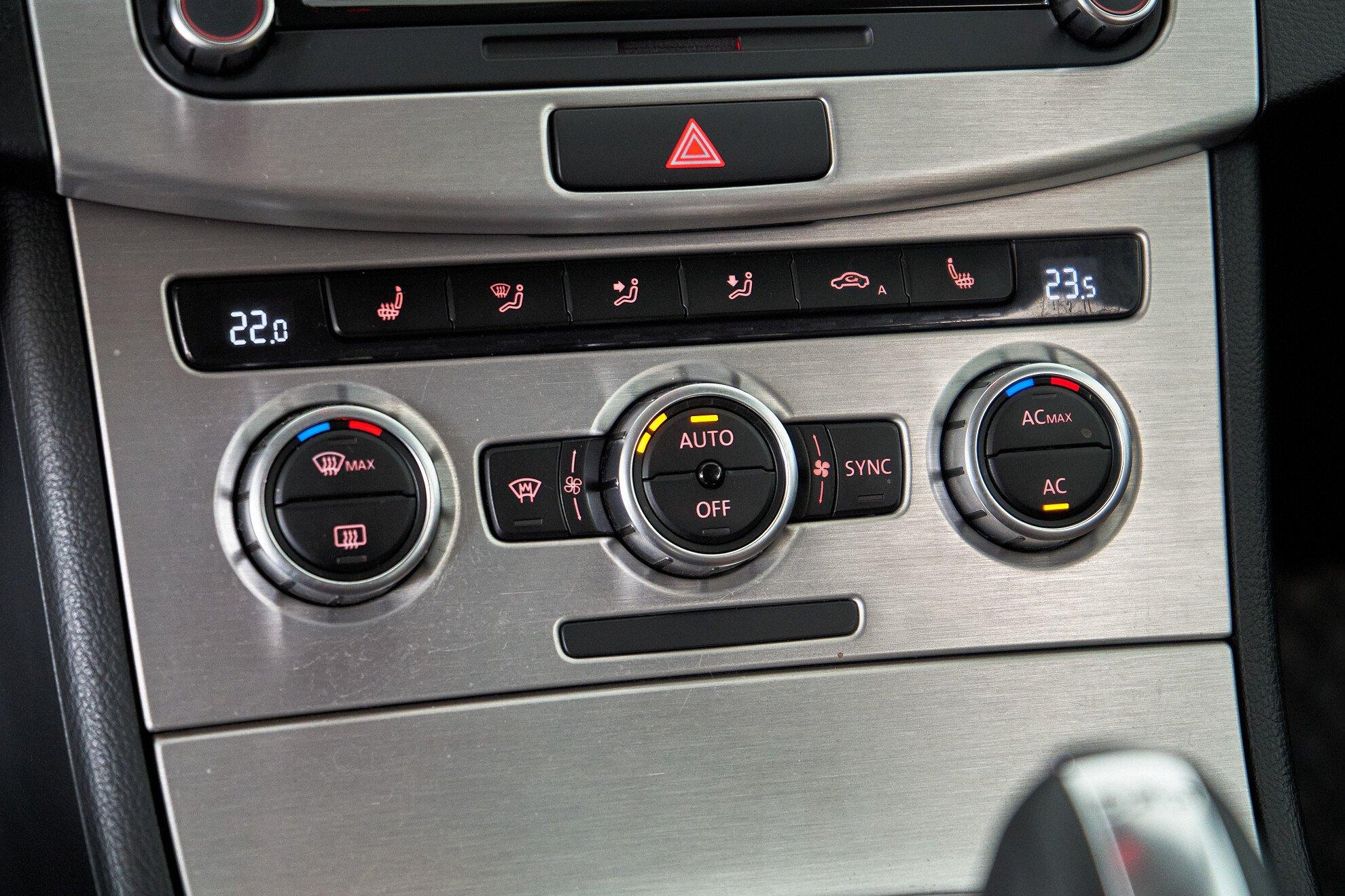Volkswagen Passat 2012, серый